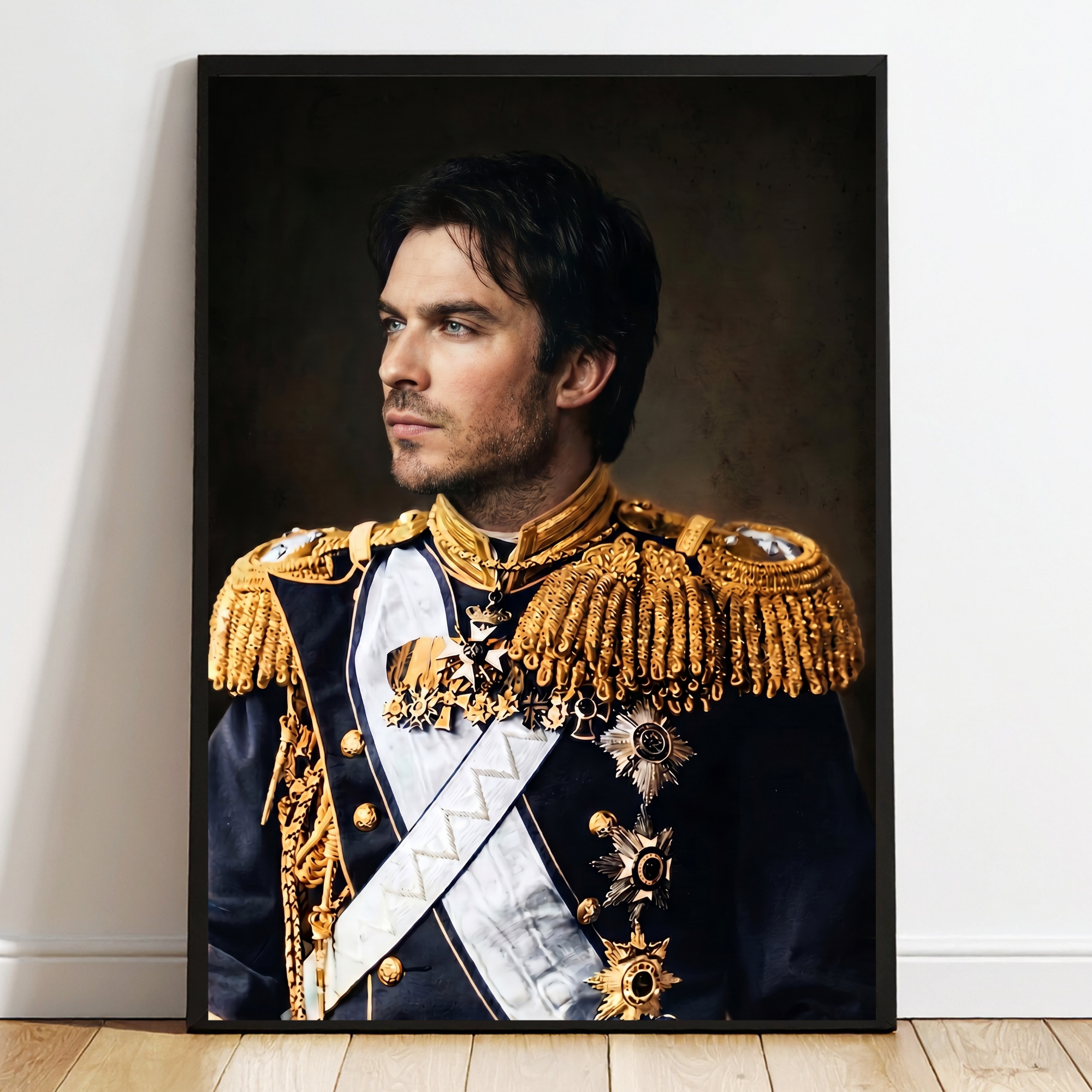 Портрет с черна рамка: мъж в тъмносин униформ със златни еполети и бели ленти